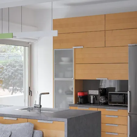 Vouliagmeni Stylish Apartment