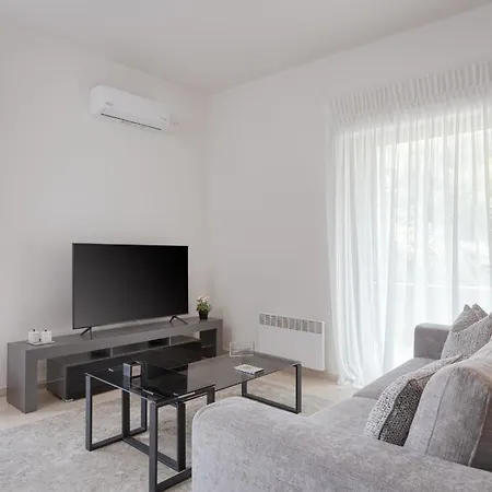 Vouliagmeni Stylish Apartment Athens