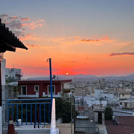 Sky Inn With Wonderful Acropolis View In Neos Kosmos Pensiune