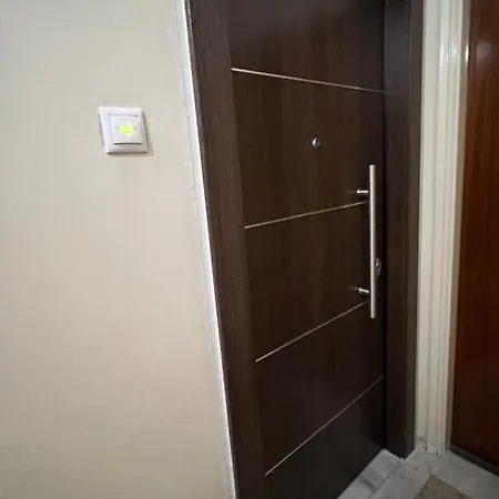 Four Seasons Apartment *