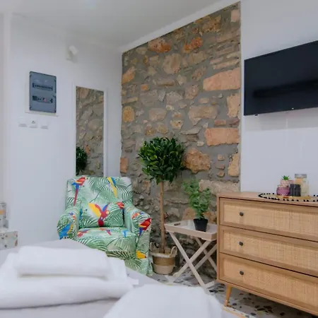 Delenco Trio Apartment