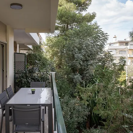 Vouliagmeni Stylish Apartment