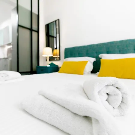 Apartment Vibrant Close To Panepistimio Metro-zaloggou Str *