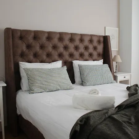 2 Bedrooms Apartment *