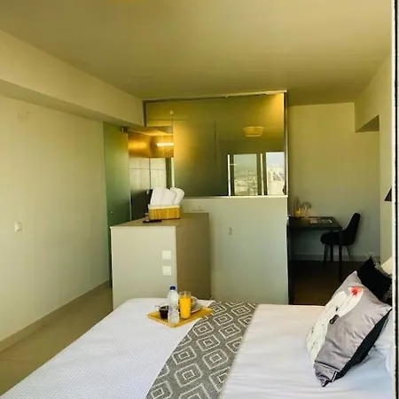 Luxury Maisonette With Shared Pool *