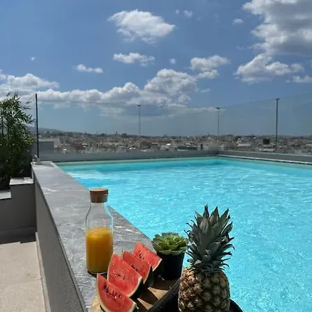 Luxury Maisonette With Shared Pool *