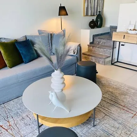 Luxury Maisonette With Shared Pool Apartment *