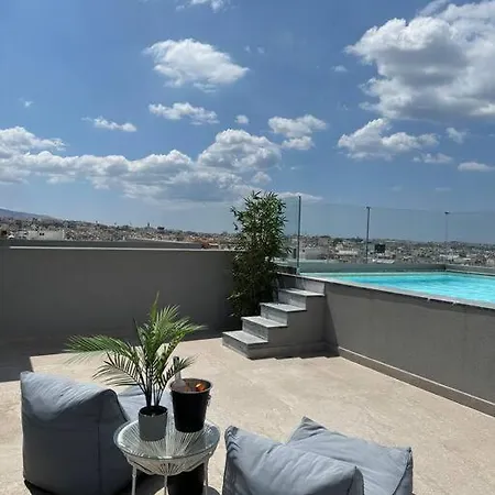 Luxury Maisonette With Shared Pool *