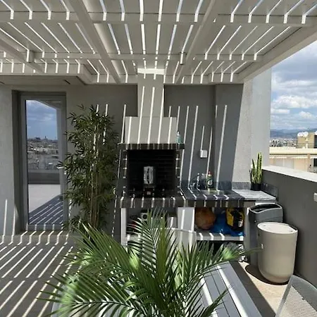 Luxury Maisonette With Shared Pool *