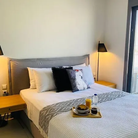 Apartment Luxury Maisonette With Shared Pool *