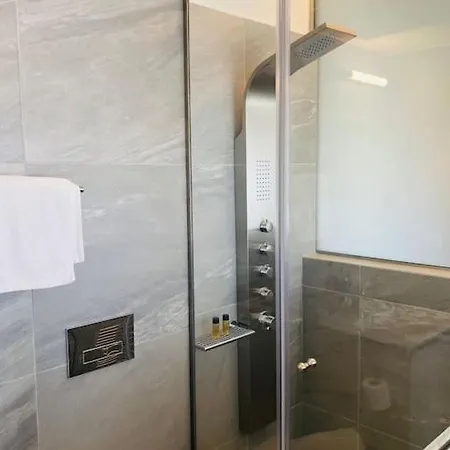 Apartment Luxury Maisonette With Shared Pool