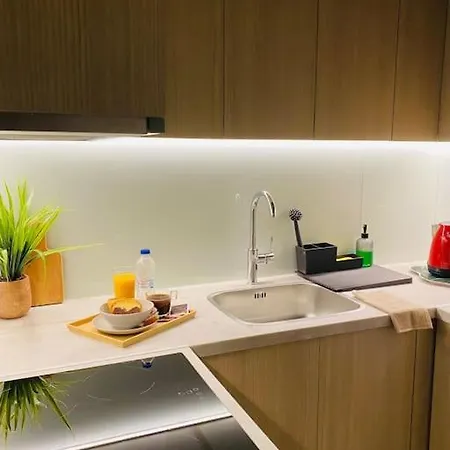 Apartment Luxury Maisonette With Shared Pool *