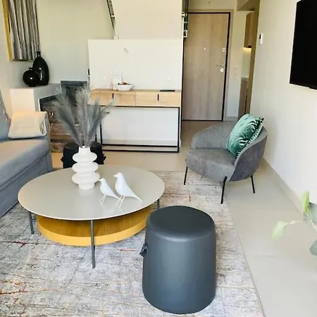 Luxury Maisonette With Shared Pool