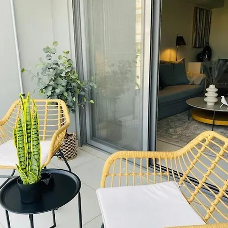 Luxury Maisonette With Shared Pool Apartment *