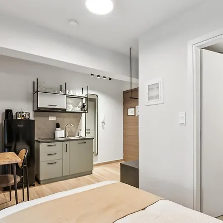 Apartment Limehome Solonos Center *