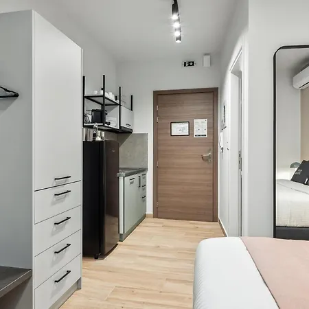 Limehome Solonos Center * Athens