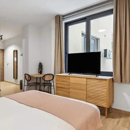 Limehome Solonos Center Apartment *