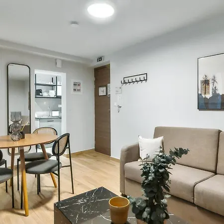 Limehome Solonos Center Athens
