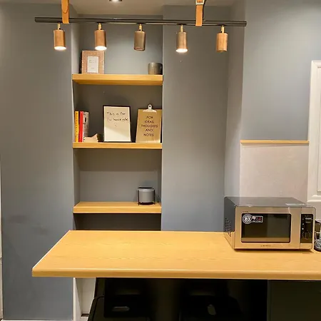 A Place 4 U Under Acropolis Apartment