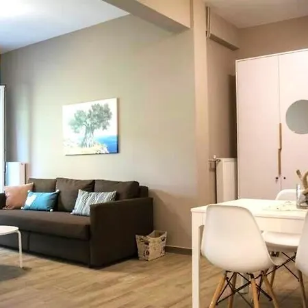 Apartment Chic And Minimal Close To Thissio Metro