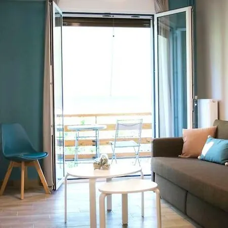 Apartment Chic And Minimal Close To Thissio Metro Athens