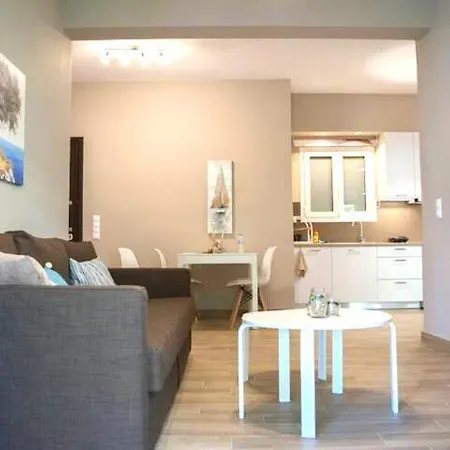 Chic And Minimal Close To Thissio Metro Athens