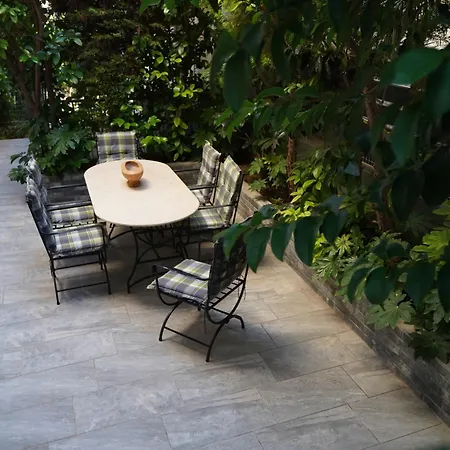 Garden Next To The Mall -private Parking *