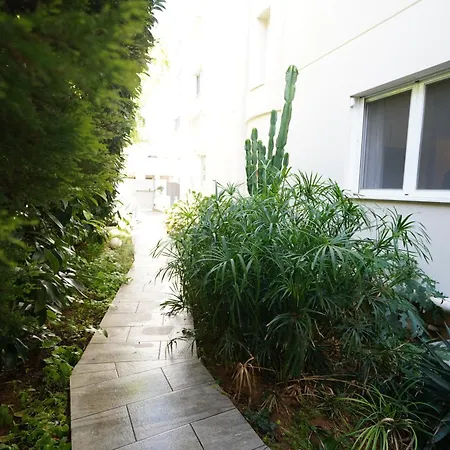 Garden Next To The Mall -private Parking Apartment Athens