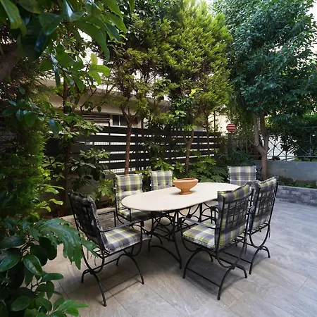 Garden Next To The Mall -private Parking