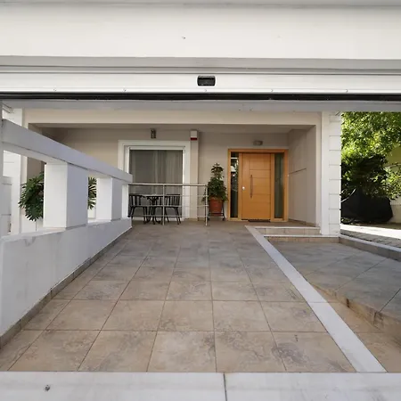 Apartment Garden Next To The Mall -private Parking Athens