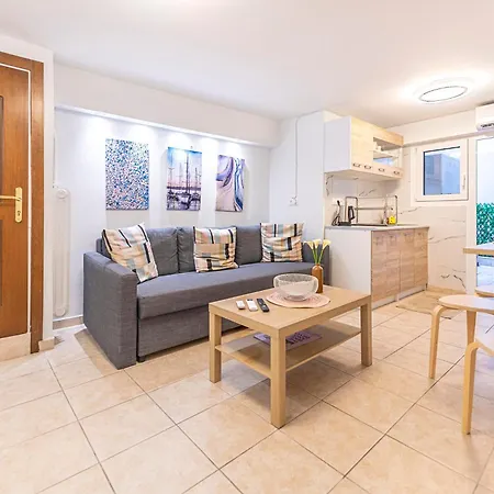 Apartment Flat With Patio Near Acropolis & Herodion Athens