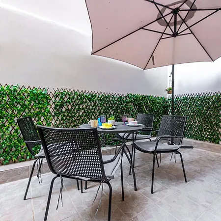 Apartment Flat With Patio Near Acropolis & Herodion