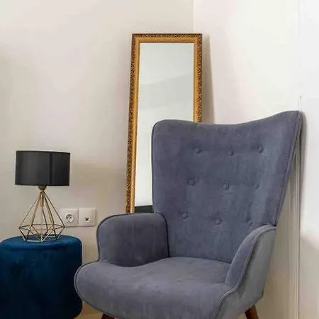2bdr Boutique Full In Plaka Athens