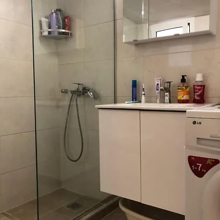 Kwatera prywatna Spacious Double In The Center Of *