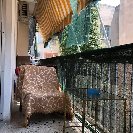 Kwatera prywatna Spacious Double In The Center Of