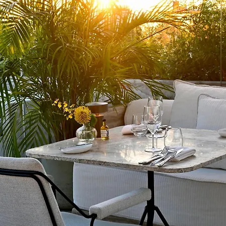 The Dolli At Acropolis, A To Live 5*