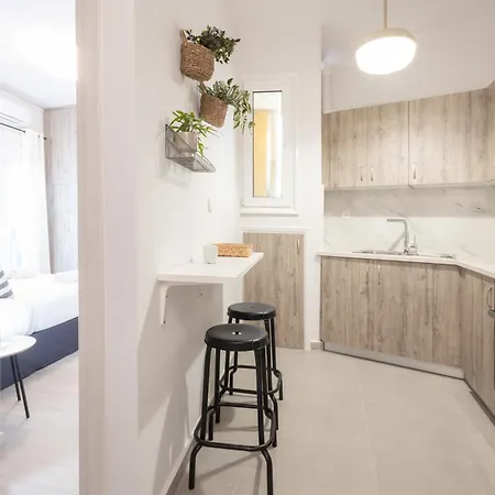 Sunlit Serenity Cozy 1bdrm Escape In Αθήνα