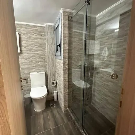 Spacious Stulish 2 Bd Flat Apartment