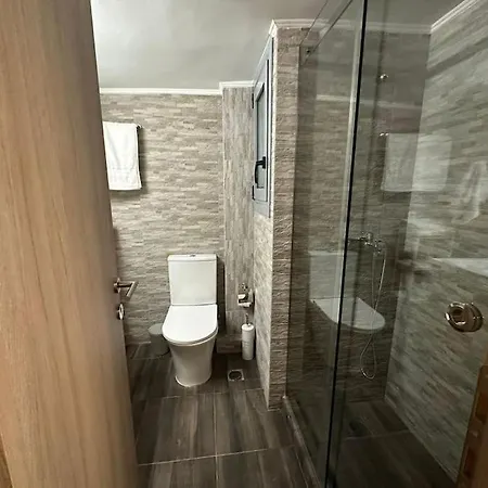 Spacious Stulish 2 Bd Flat *
