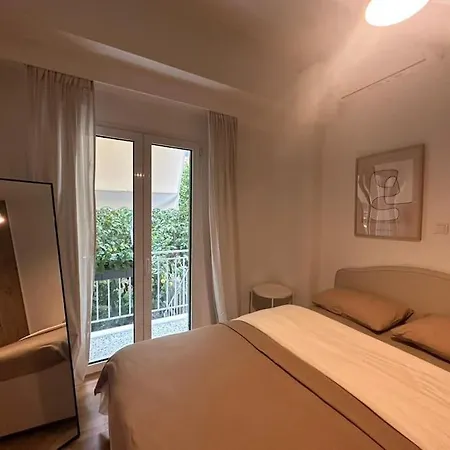 Spacious Stulish 2 Bd Flat *