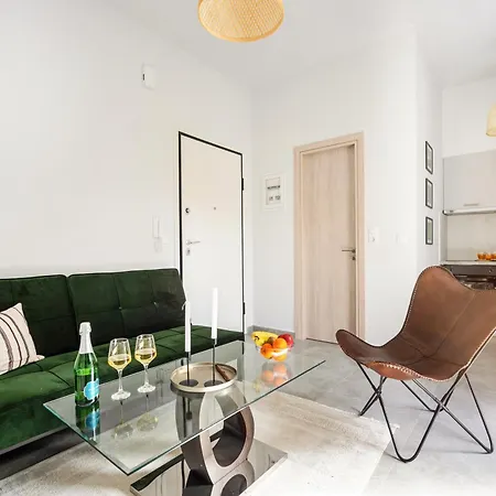 New Near The Metro For Budget Price! Apartment *