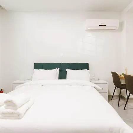 Апартаменты Snug With Shared Garden V Афины