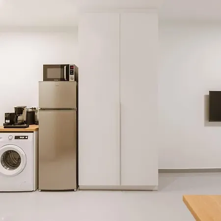Апартаменты Snug With Shared Garden V *