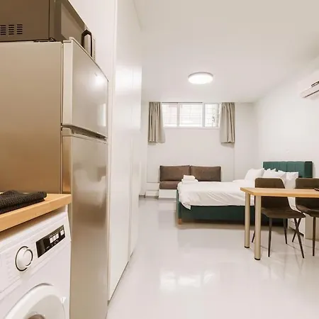 Апартаменты Snug With Shared Garden V Афины