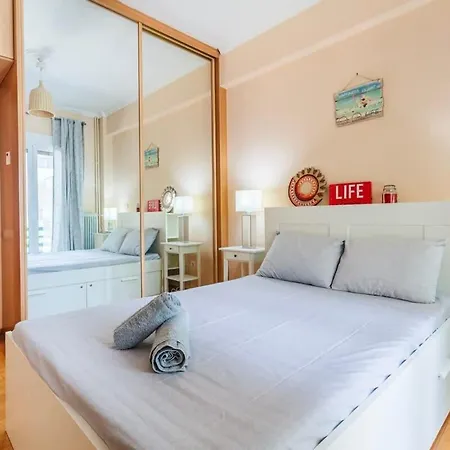 Strawberry Hideaway - Chic Retreat Apartment