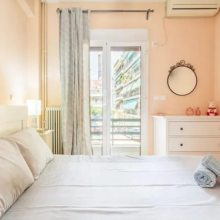 Strawberry Hideaway - Chic Retreat