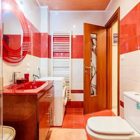 Strawberry Hideaway - Chic Retreat Athens