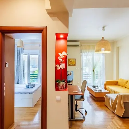 Strawberry Hideaway - Chic Retreat Athens