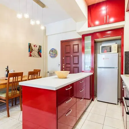 Strawberry Hideaway - Chic Retreat Apartment