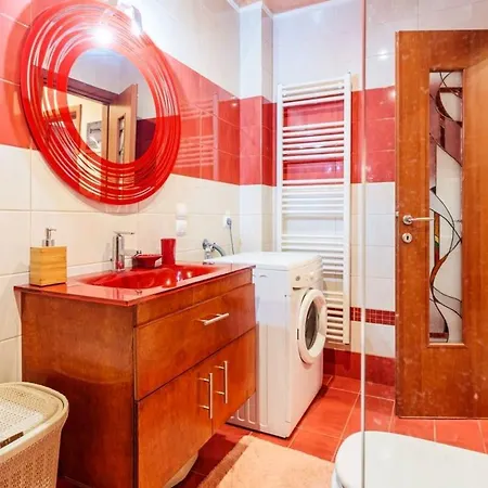 Strawberry Hideaway - Chic Retreat Apartment *